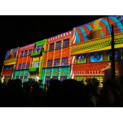 Espetáculo “A Fabulosa Fábrica de Chocolate” volta a ser apresentado na fachada do Colégio Estadual Sagrada Família